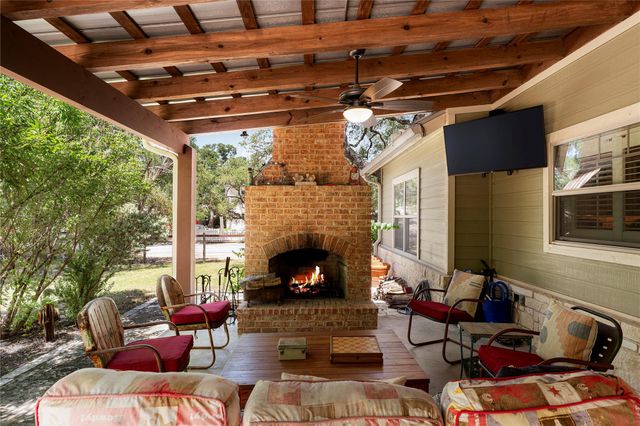 315 Hays ST, Dripping Springs, TX 78620