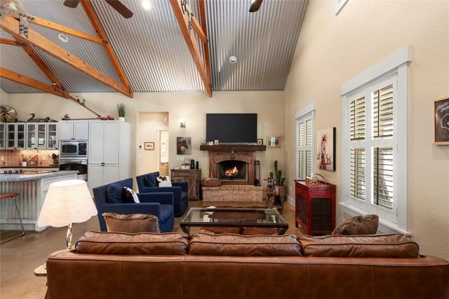 315 Hays ST, Dripping Springs, TX 78620