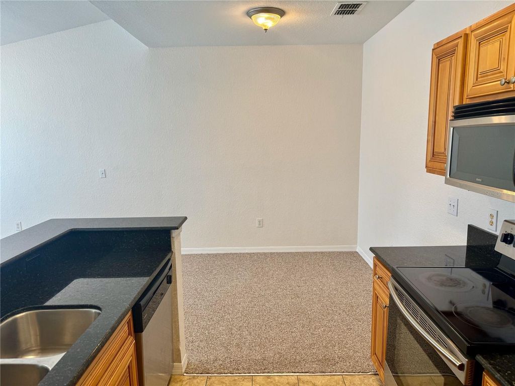 Image 11 of property listing at 832 GRAND REGENCY POINT 204, Altamonte Springs, FL 32714