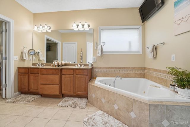 982 Brookmere Avenue, Tipp City, OH 45371
