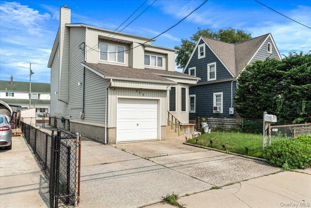 117 Gordon Place, Freeport, NY 11520