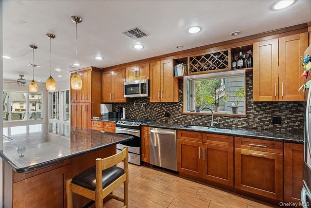 117 Gordon Place, Freeport, NY 11520
