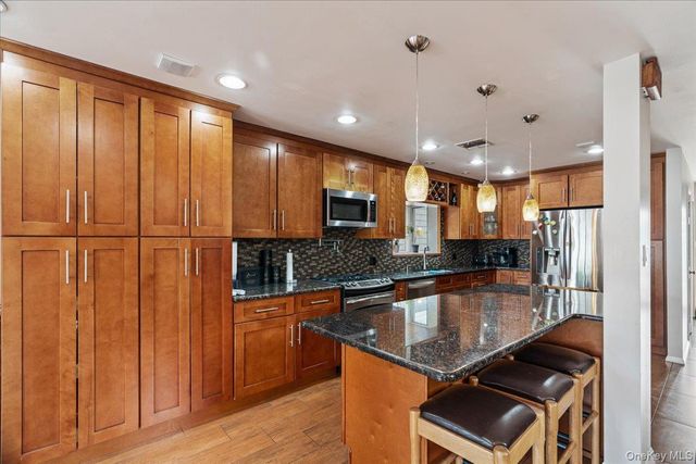 117 Gordon Place, Freeport, NY 11520