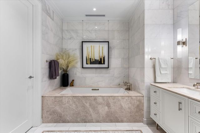 435 N Michigan Avenue 401, Chicago, IL 60611