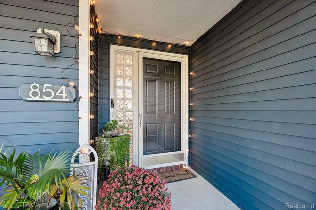 854 Westbrooke Drive, South Lyon, MI 48178