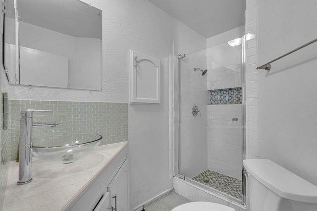 6433 Southpoint Drive, Dallas, TX 75248