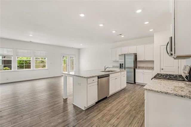 649 Isom Walk, Suwanee, GA 30024