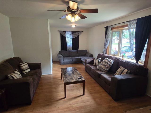 164 N Prairie Avenue, Mundelein, IL 60060