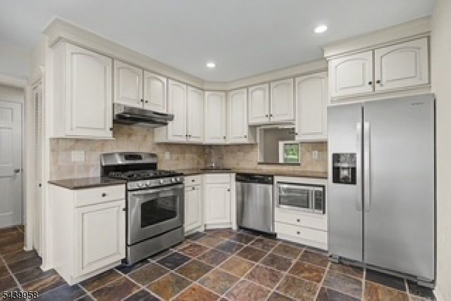 802 Brokaw Ct B, Bridgewater Twp., NJ 08807