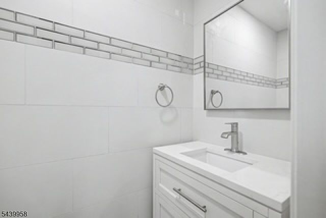 802 Brokaw Ct B, Bridgewater Twp., NJ 08807
