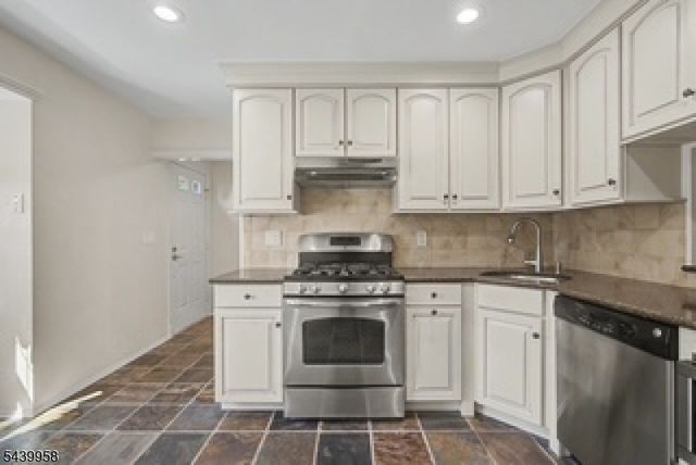 802 Brokaw Ct B, Bridgewater Twp., NJ 08807
