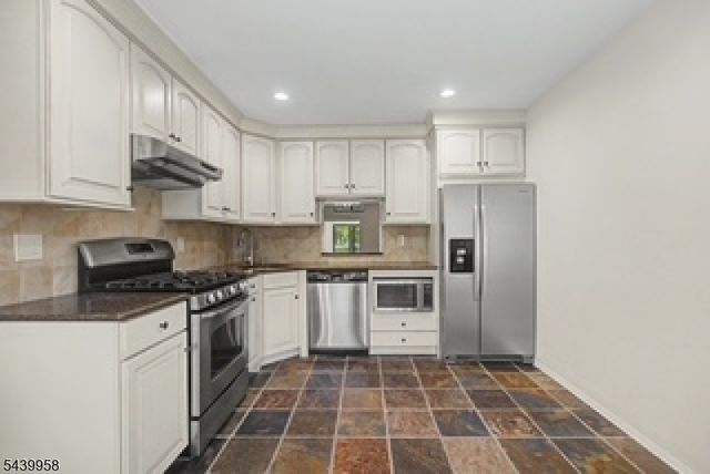 802 Brokaw Ct B, Bridgewater Twp., NJ 08807