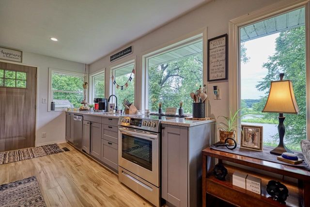 W10140 Schiefelbein Road, Poynette, WI 53955