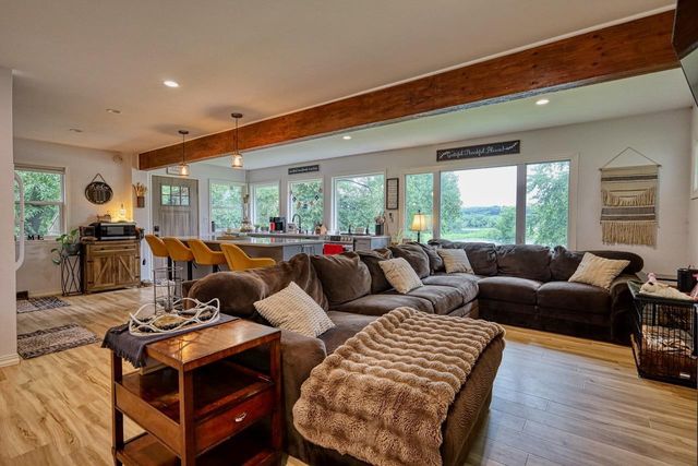 W10140 Schiefelbein Road, Poynette, WI 53955