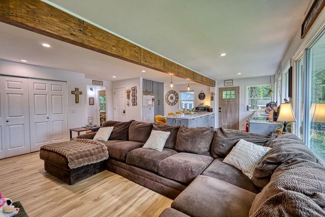 W10140 Schiefelbein Road, Poynette, WI 53955
