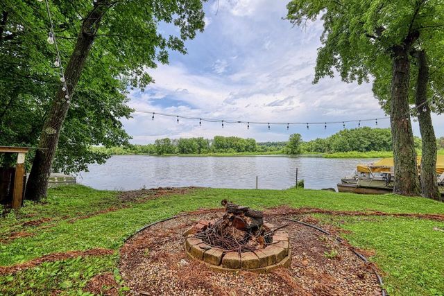 W10140 Schiefelbein Road, Poynette, WI 53955