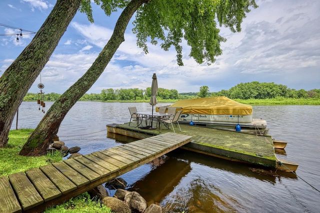 W10140 Schiefelbein Road, Poynette, WI 53955