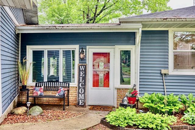 W10140 Schiefelbein Road, Poynette, WI 53955
