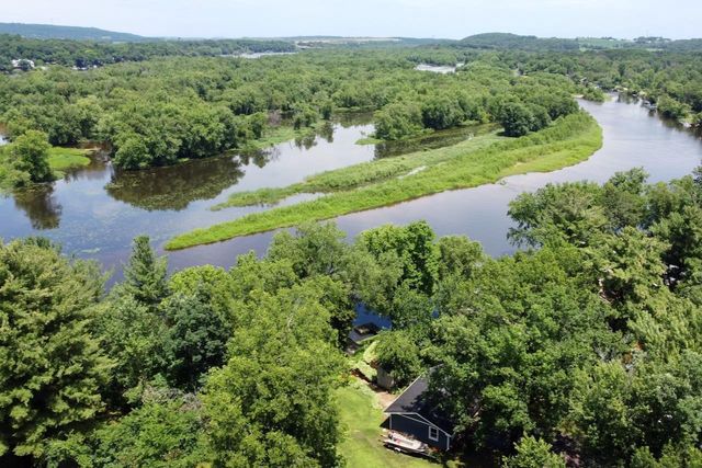 W10140 Schiefelbein Road, Poynette, WI 53955