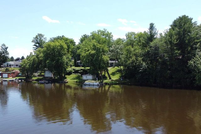 W10140 Schiefelbein Road, Poynette, WI 53955