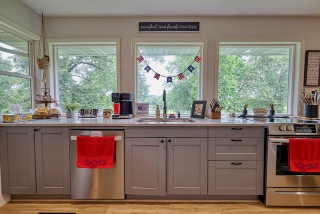 W10140 Schiefelbein Road, Poynette, WI 53955