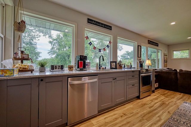W10140 Schiefelbein Road, Poynette, WI 53955