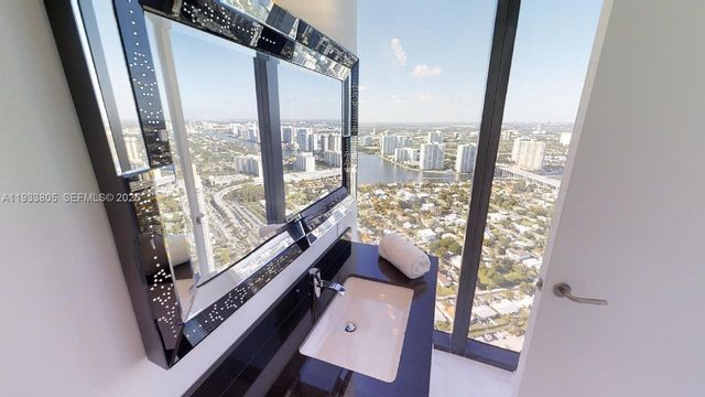 18555 COLLINS AVE 4604, Miami Beach, FL 33160