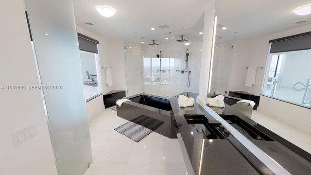 18555 COLLINS AVE 4604, Miami Beach, FL 33160