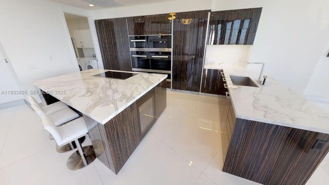 18555 COLLINS AVE 4604, Miami Beach, FL 33160