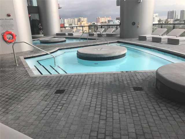 18555 COLLINS AVE 4604, Miami Beach, FL 33160