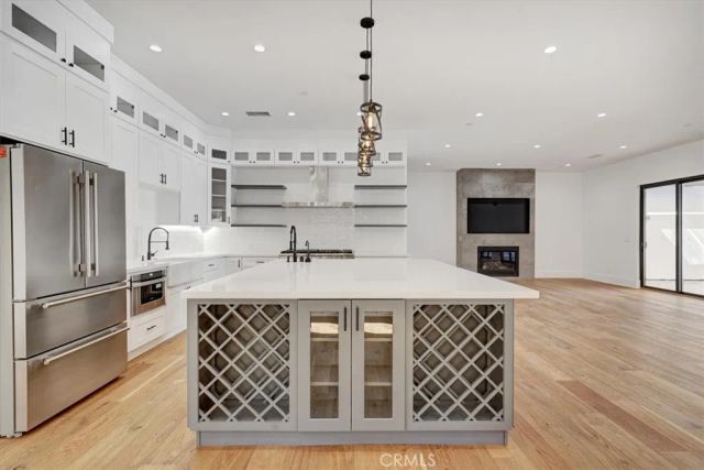 5520 Woodlake, Woodland Hills, CA 91367