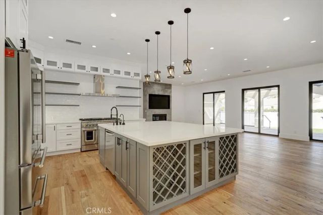 5520 Woodlake, Woodland Hills, CA 91367