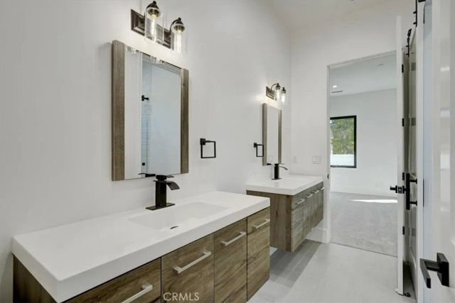 5520 Woodlake, Woodland Hills, CA 91367