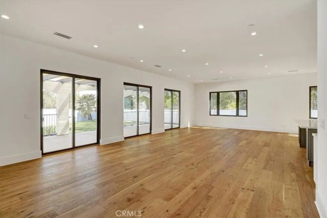 5520 Woodlake, Woodland Hills, CA 91367