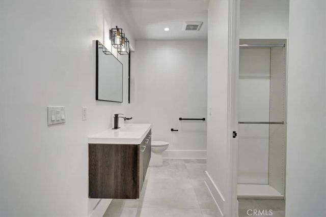 5520 Woodlake, Woodland Hills, CA 91367