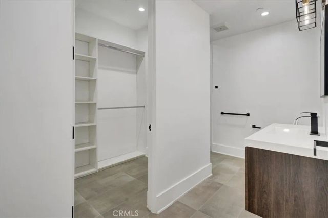 5520 Woodlake, Woodland Hills, CA 91367