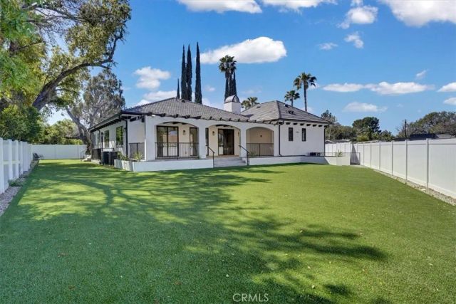 5520 Woodlake, Woodland Hills, CA 91367
