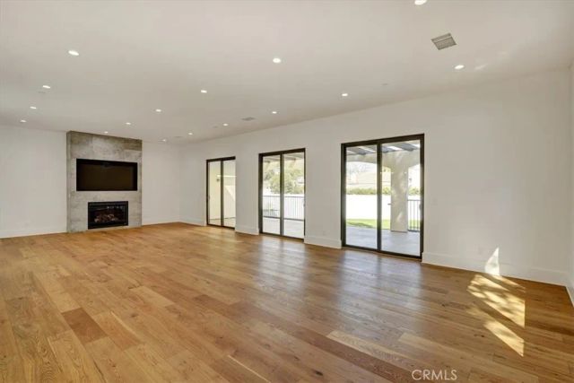 5520 Woodlake, Woodland Hills, CA 91367