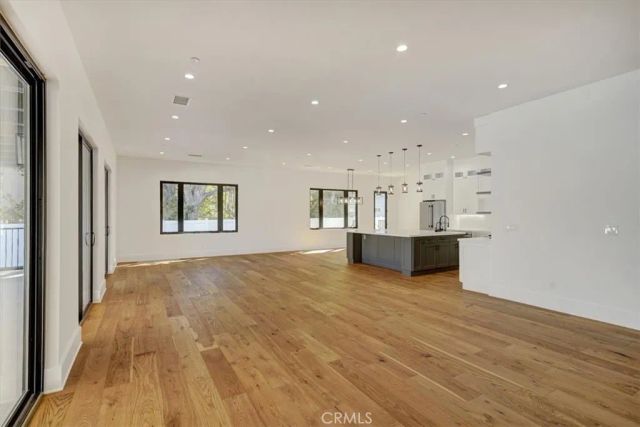 5520 Woodlake, Woodland Hills, CA 91367
