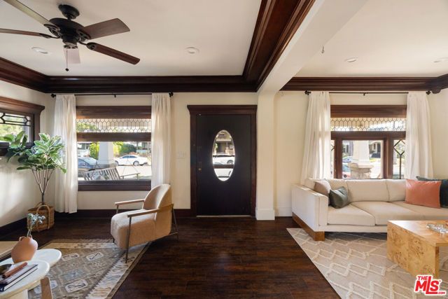 2345 W 30th Street, Los Angeles, CA 90018