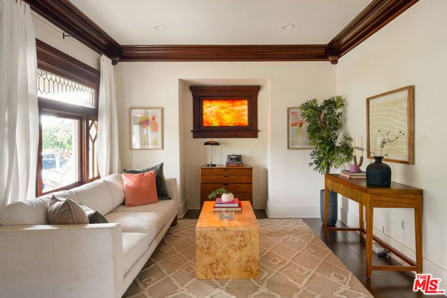 2345 W 30th Street, Los Angeles, CA 90018