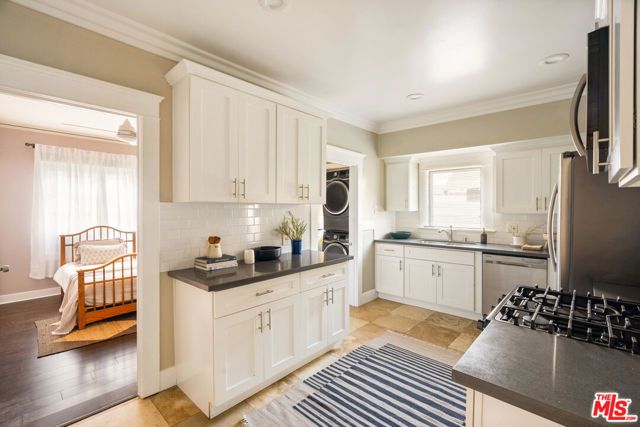 2345 W 30th Street, Los Angeles, CA 90018