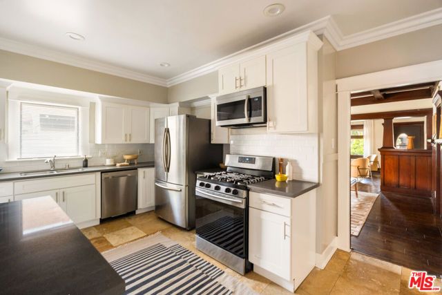 2345 W 30th Street, Los Angeles, CA 90018
