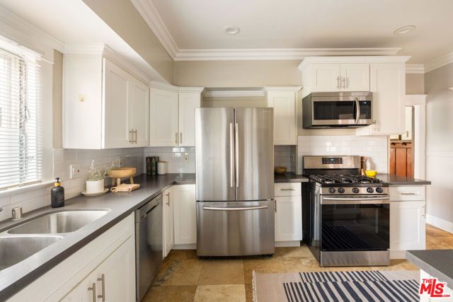 2345 W 30th Street, Los Angeles, CA 90018