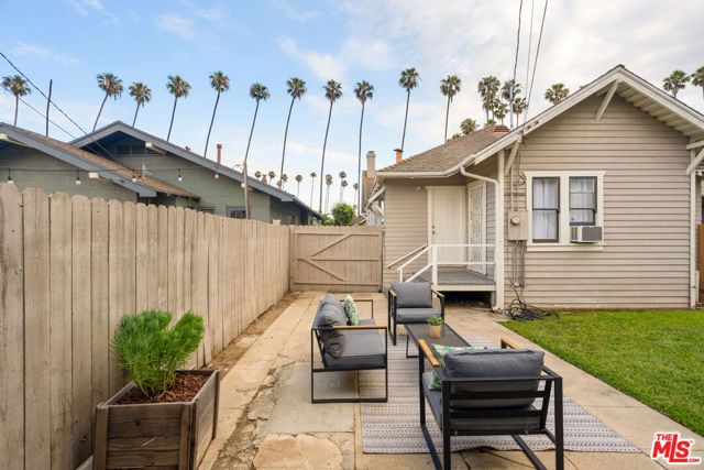 2345 W 30th Street, Los Angeles, CA 90018