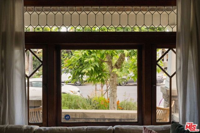 2345 W 30th Street, Los Angeles, CA 90018