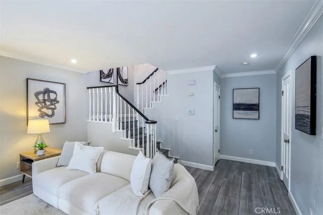 395 W Mariposa Avenue C, Sierra Madre, CA 91024