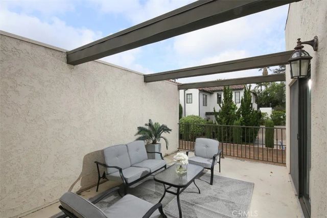 395 W Mariposa Avenue C, Sierra Madre, CA 91024