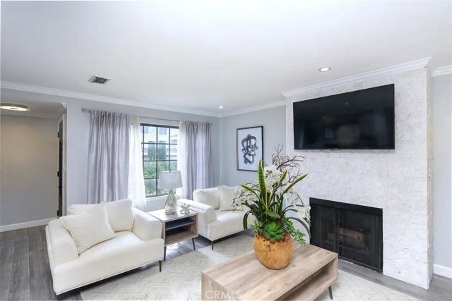 395 W Mariposa Avenue C, Sierra Madre, CA 91024