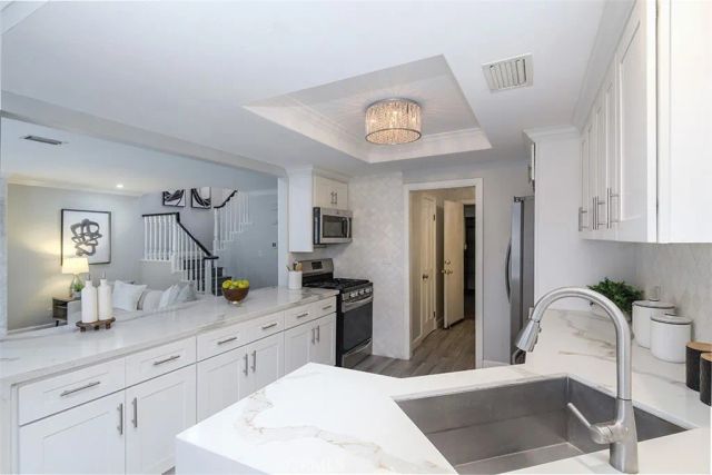 395 W Mariposa Avenue C, Sierra Madre, CA 91024